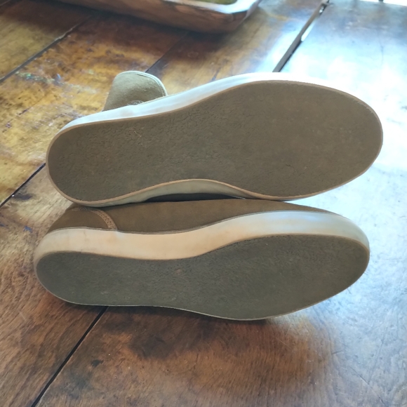 Lacoste green winter boots. - Picture 2 of 9